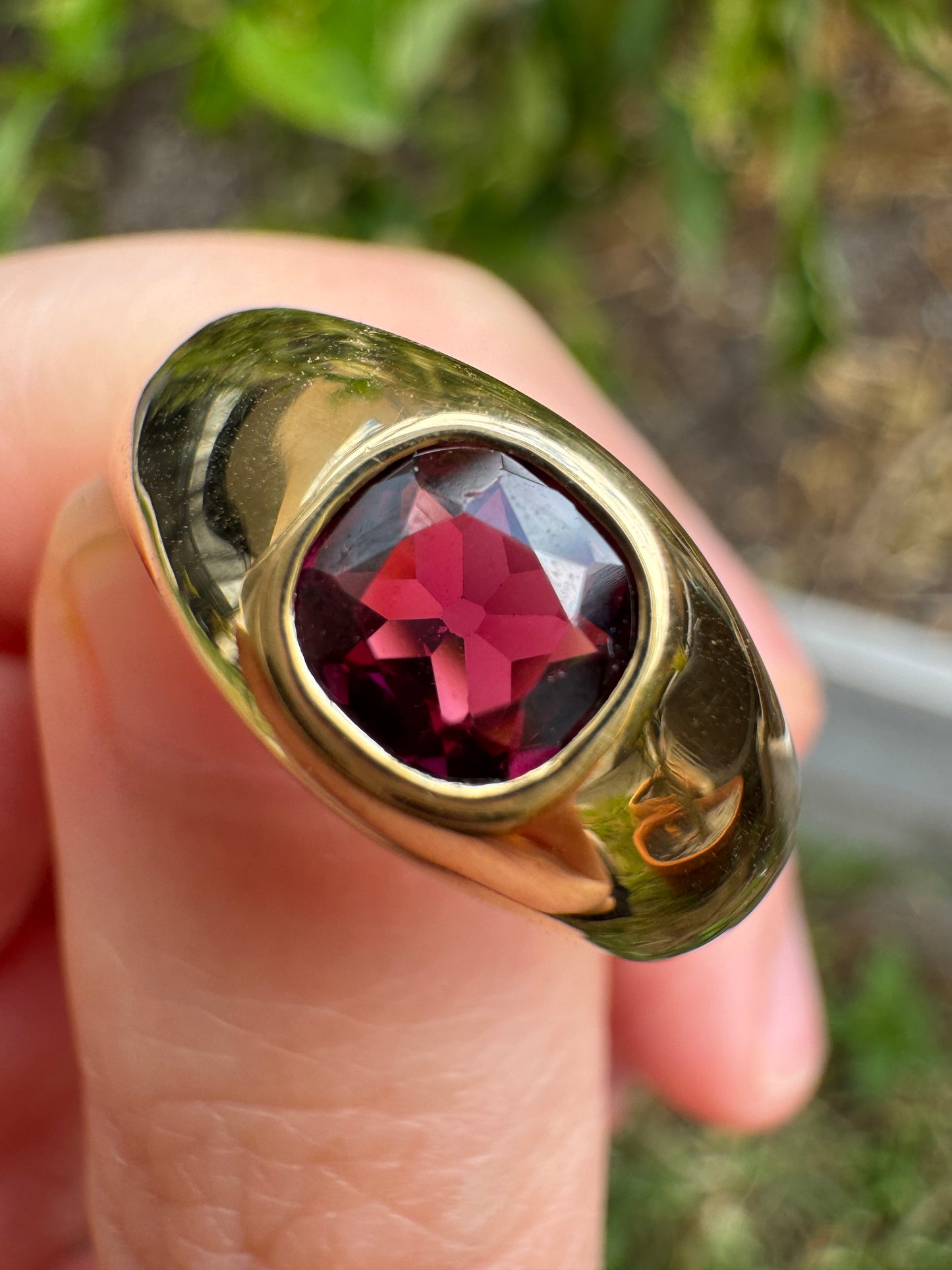 Antique English Edwardian 18ct yellow gold 0.76ct old cushion cut garnet gypsy ring
