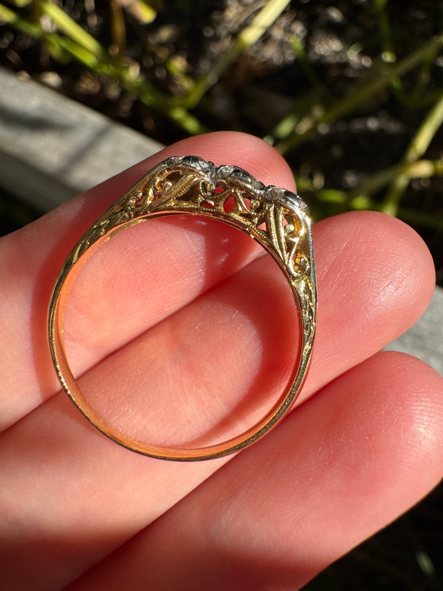 Vintage 18ct yellow gold three stone 0.3ct TCW old mine cut diamond ring