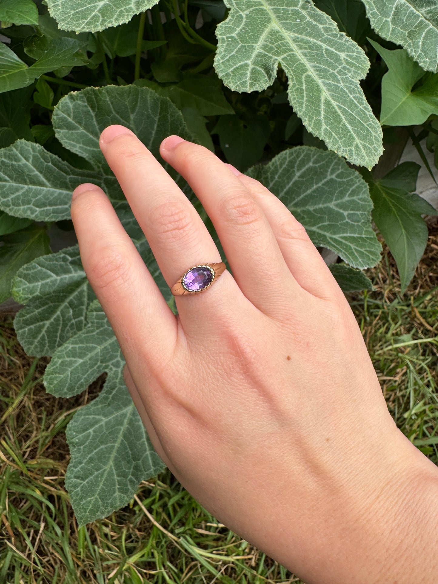 Vintage 9ct yellow gold 1.29ct amethyst east-west ring