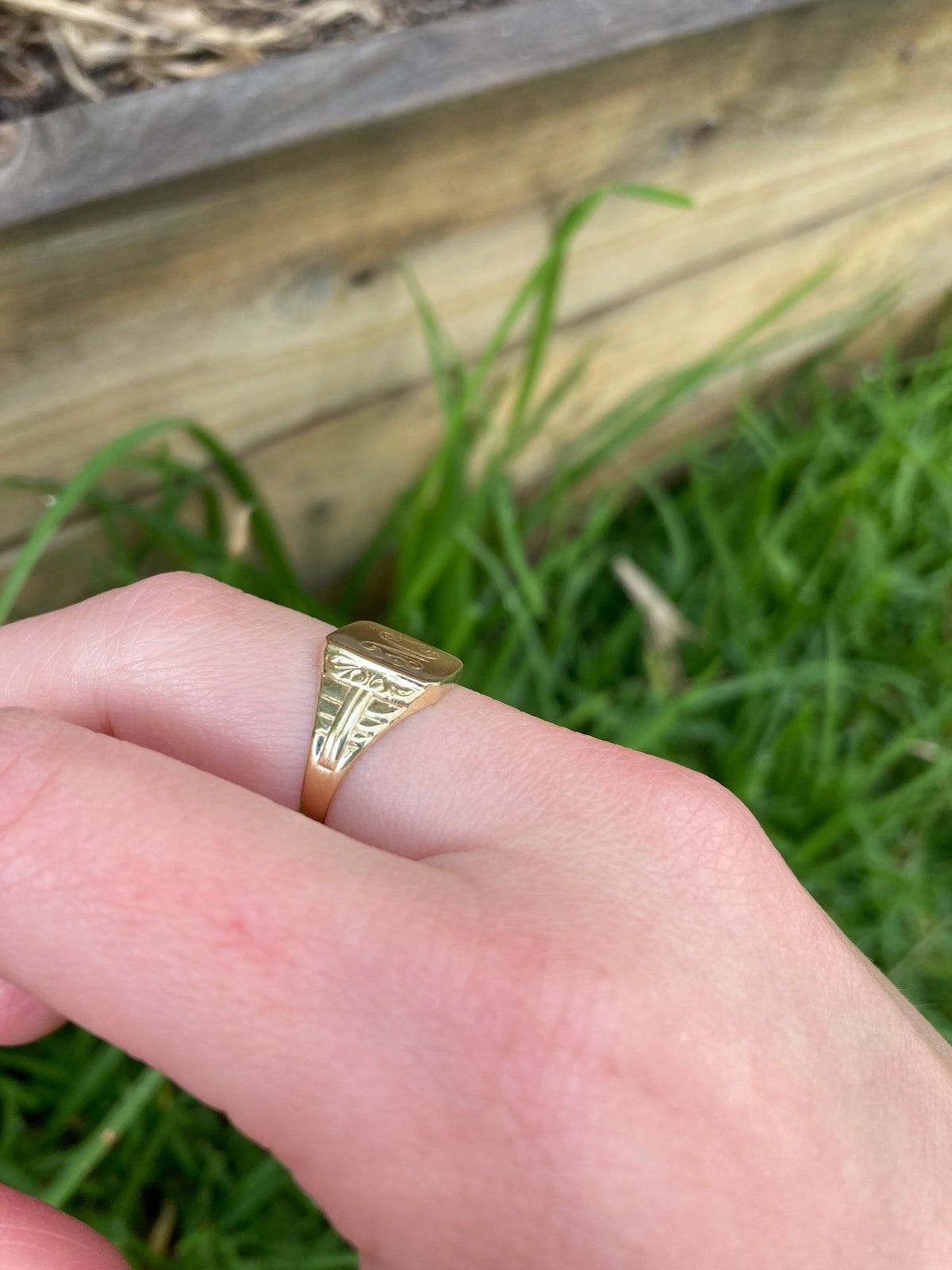 Vintage 14ct yellow gold 'M' initial signet ring