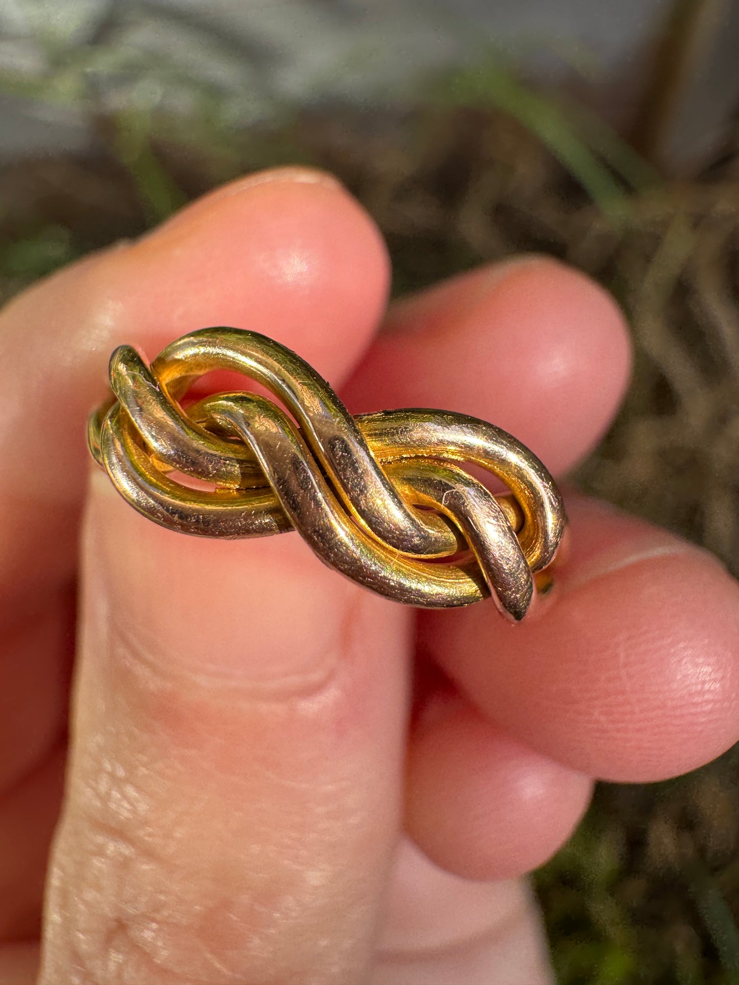 Antique Edwardian 9ct rosy yellow gold knot ring