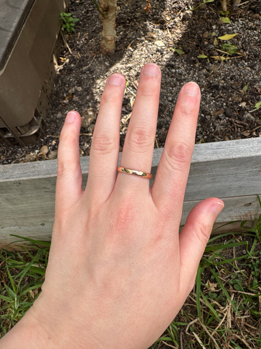 Antique Australian 15ct rosy yellow gold band, 3mm wide