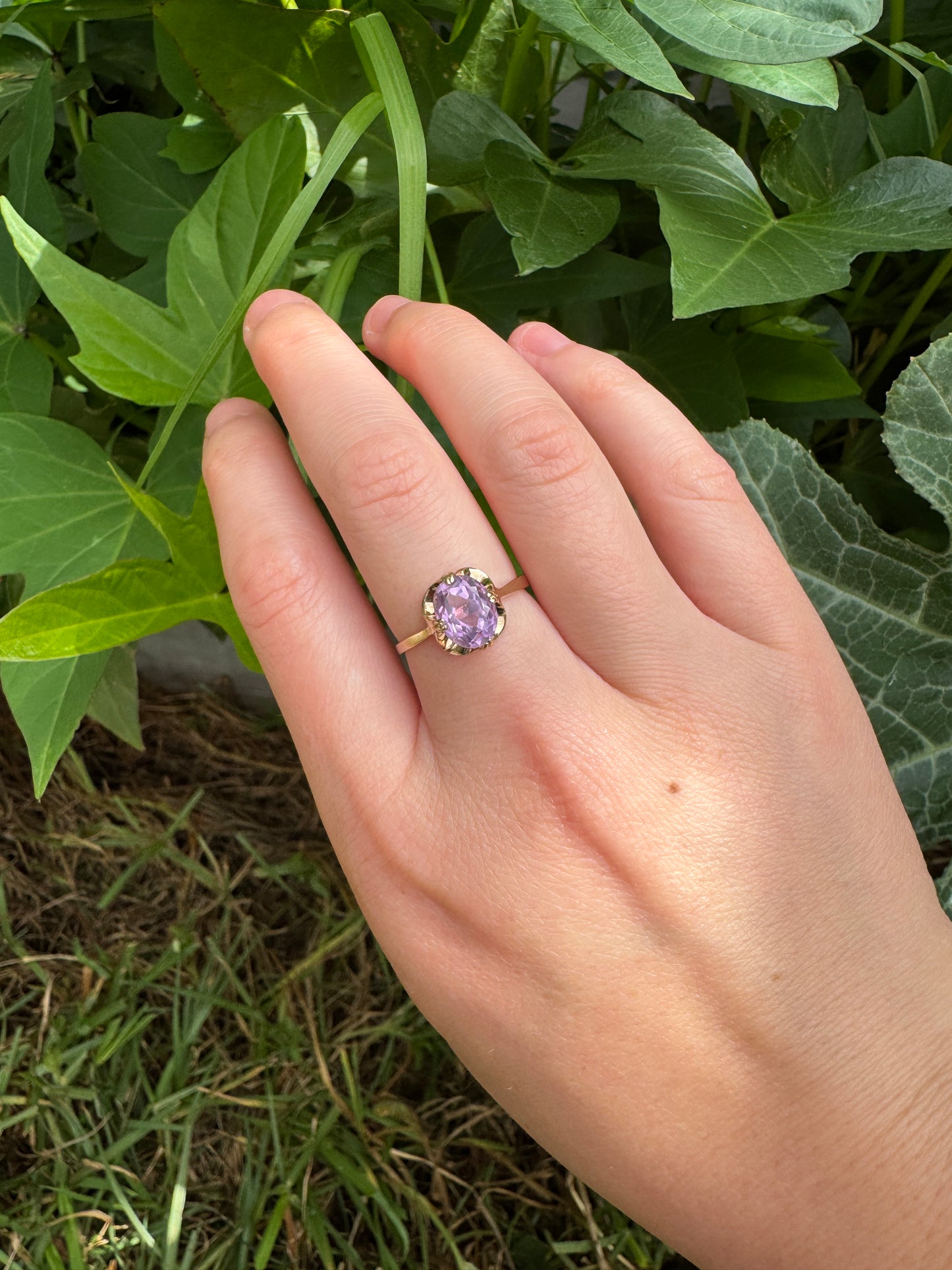 Vintage English 9ct yellow gold 1.81ct amethyst buttercup ring