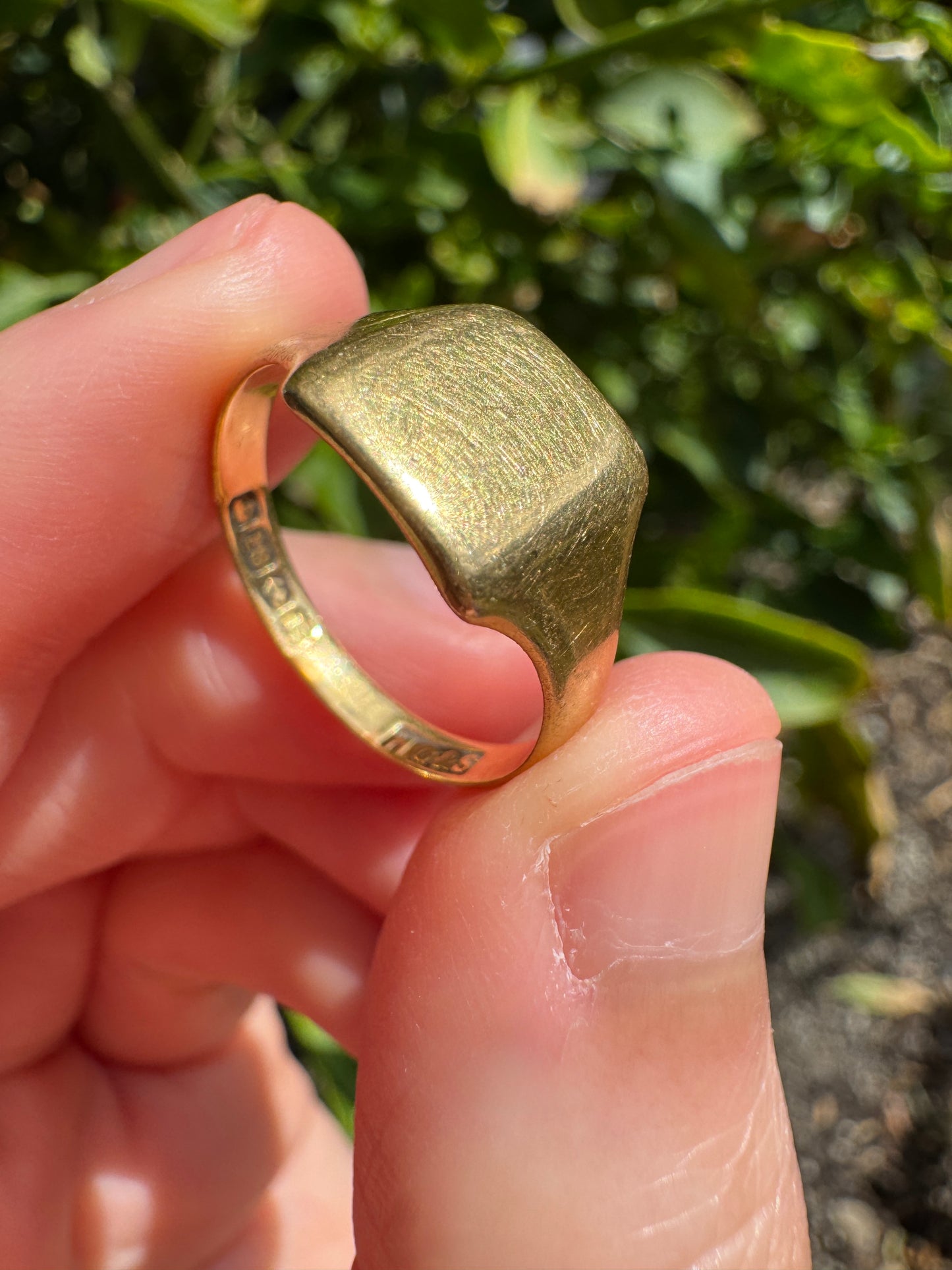 Vintage English 18ct yellow gold square signet ring