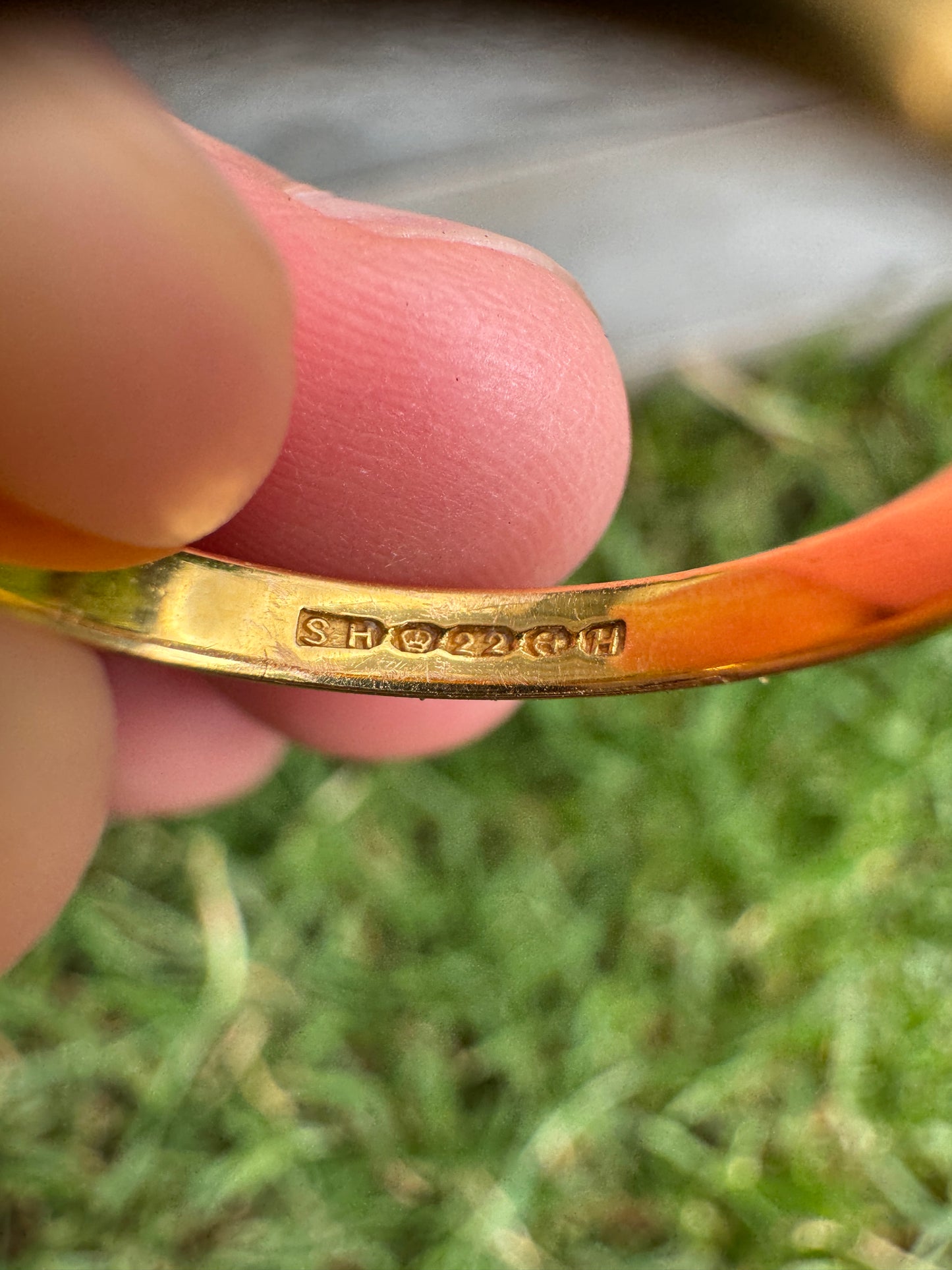 Vintage 22ct yellow gold band, 2.4mm wide, size I/4.25
