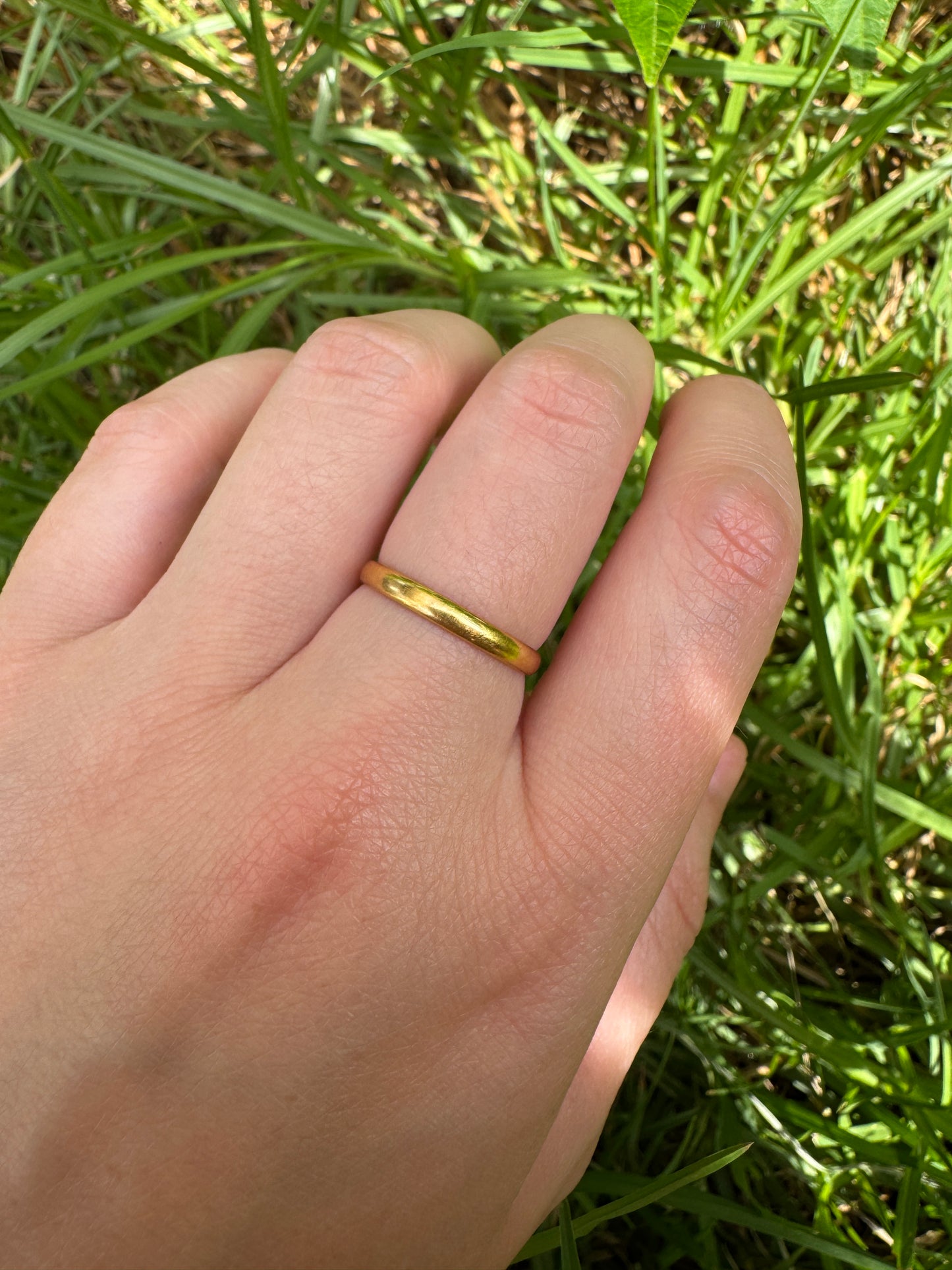 Vintage 22ct yellow gold band, 2mm wide