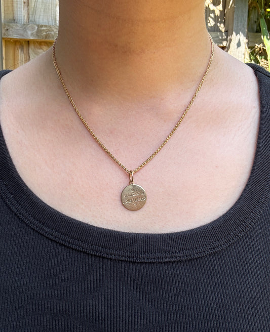 Vintage 9ct yellow gold 'allergic to crustaceans' disc pendant