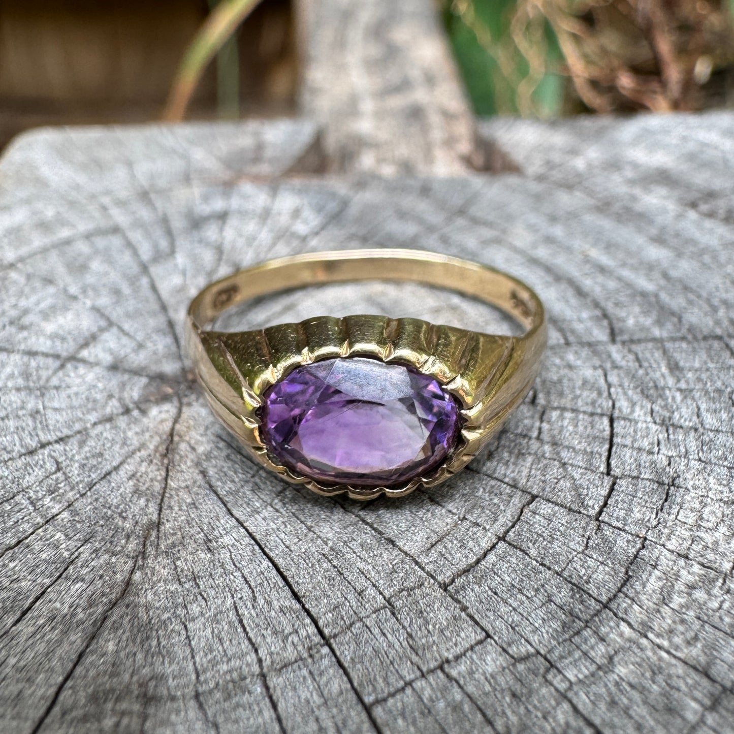 Vintage 9ct yellow gold 1.29ct amethyst east-west ring