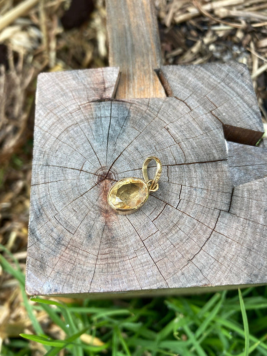 Vintage 22ct yellow gold faceted citrine pendant