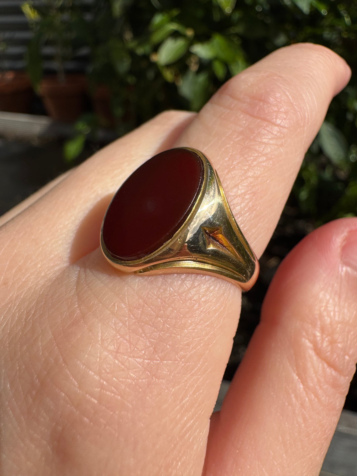 Antique Victorian 15ct yellow gold carnelian signet ring