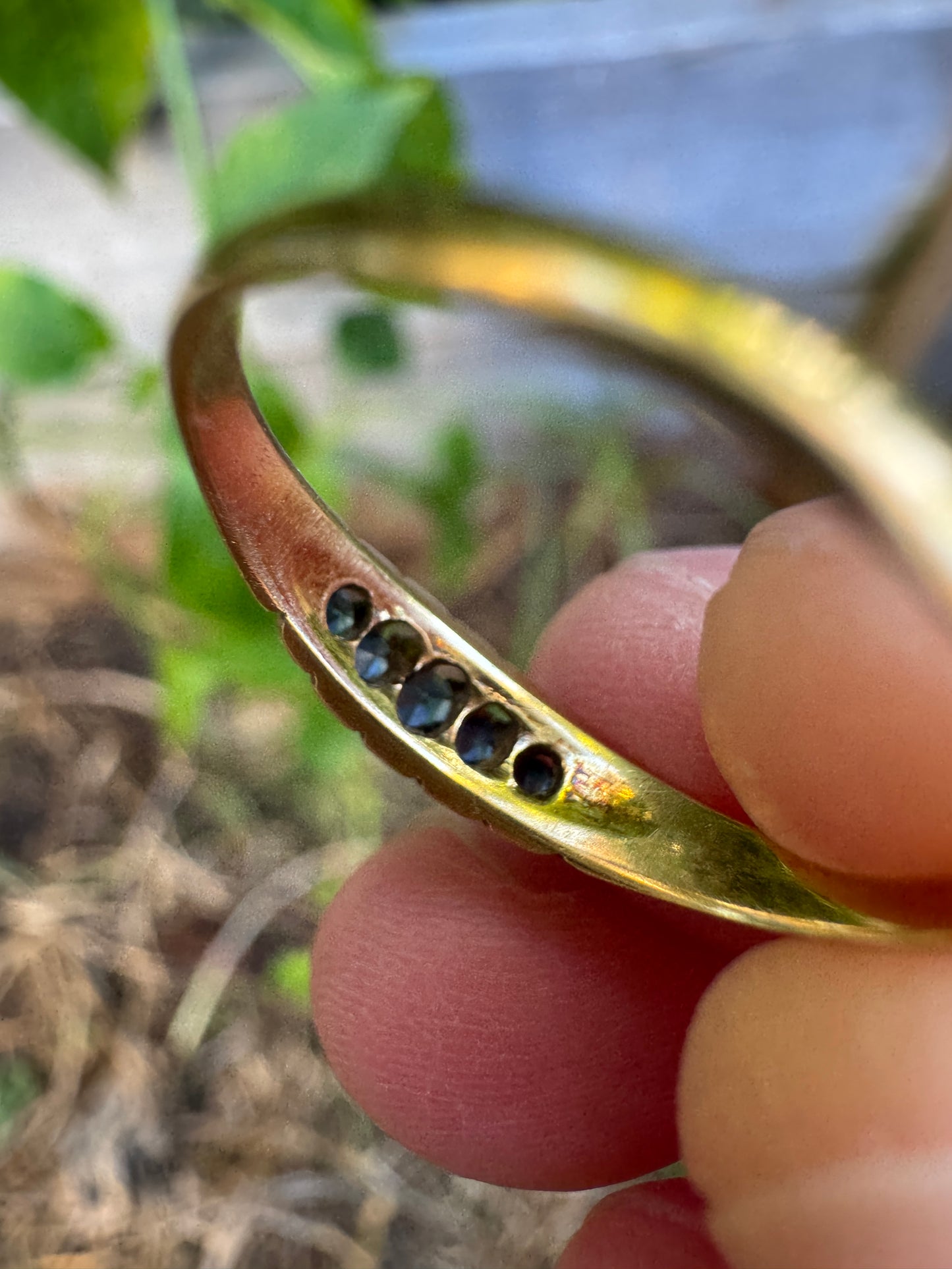 Antique Victorian 18ct yellow gold five stone natural sapphire boat ring
