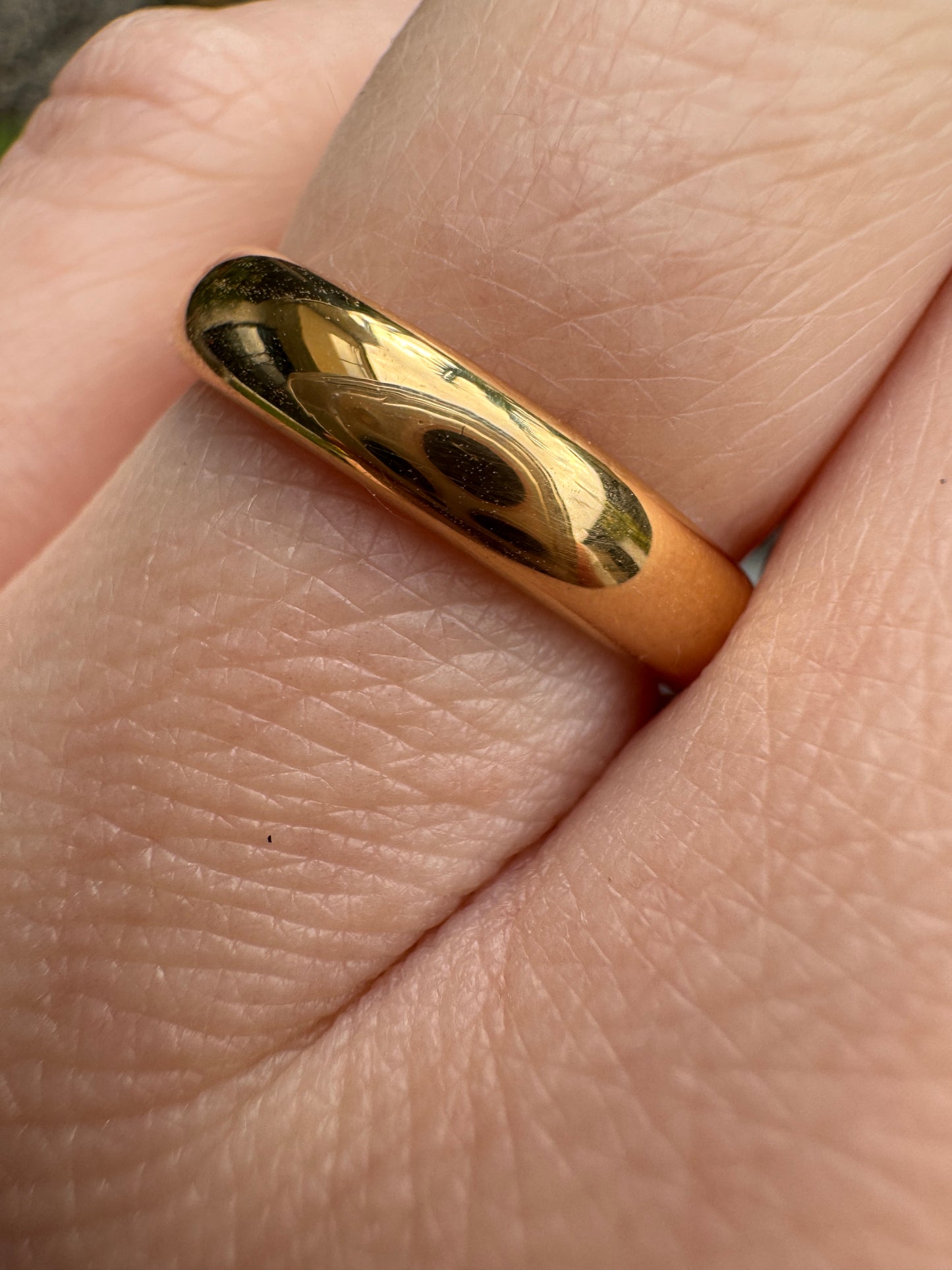 Antique 22ct yellow gold band, 3.5mm wide
