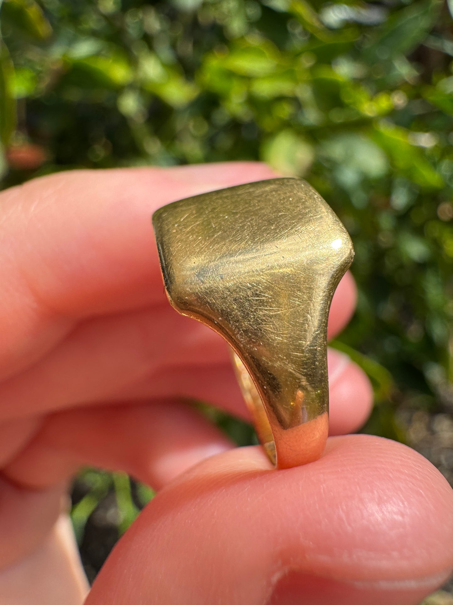 Vintage English 18ct yellow gold square signet ring