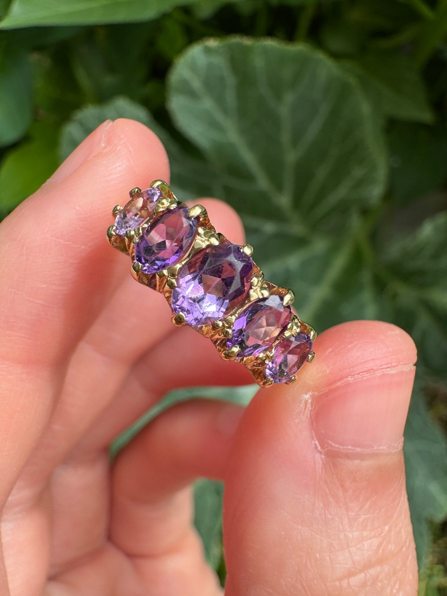 Vintage 18ct yellow gold five stone 1.31ct TCW amethyst ring