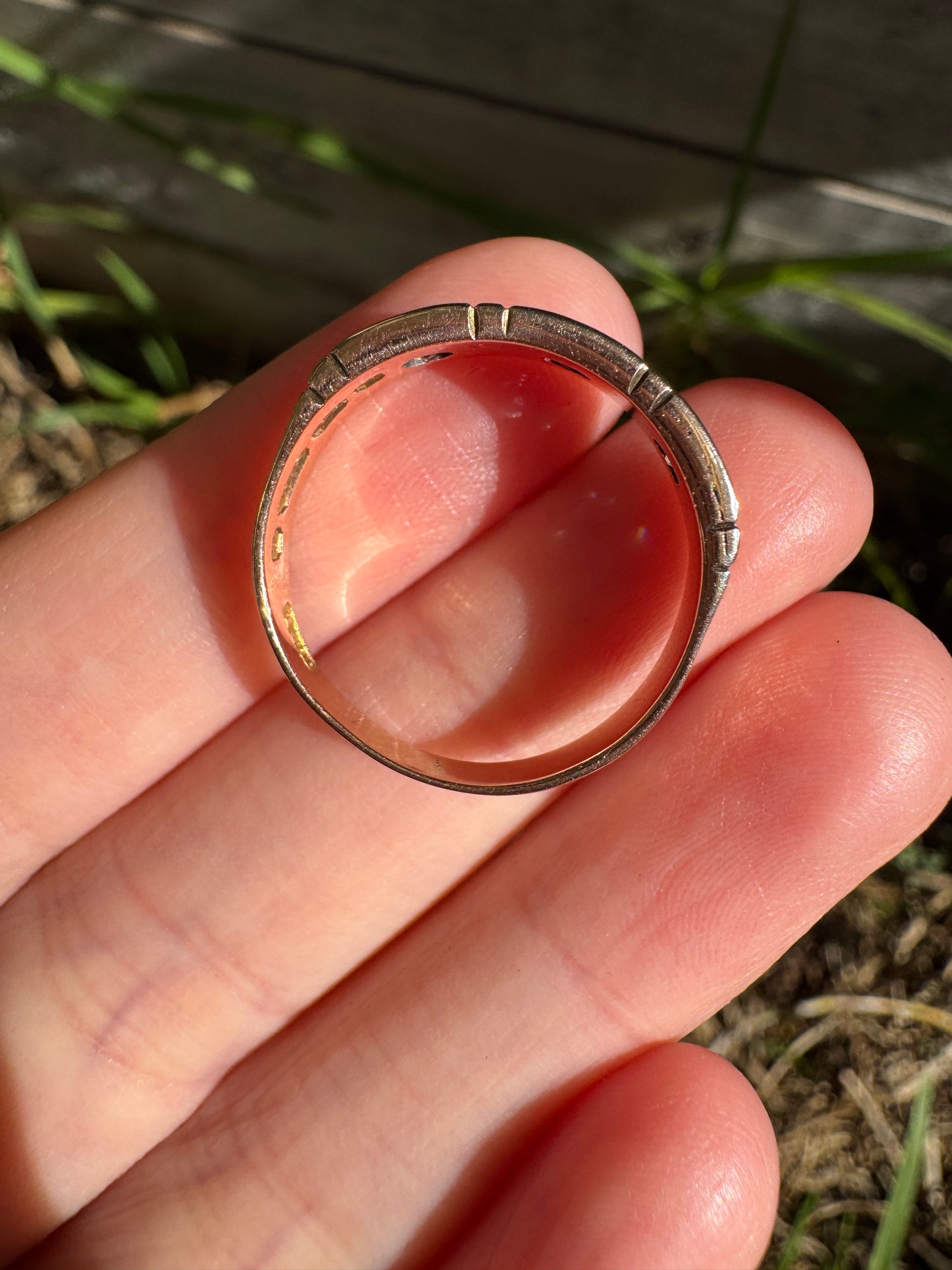 Antique Victorian 9ct rosy yellow gold three stone 0.13ct TCW old mine cut diamond and garnet starset gypsy ring
