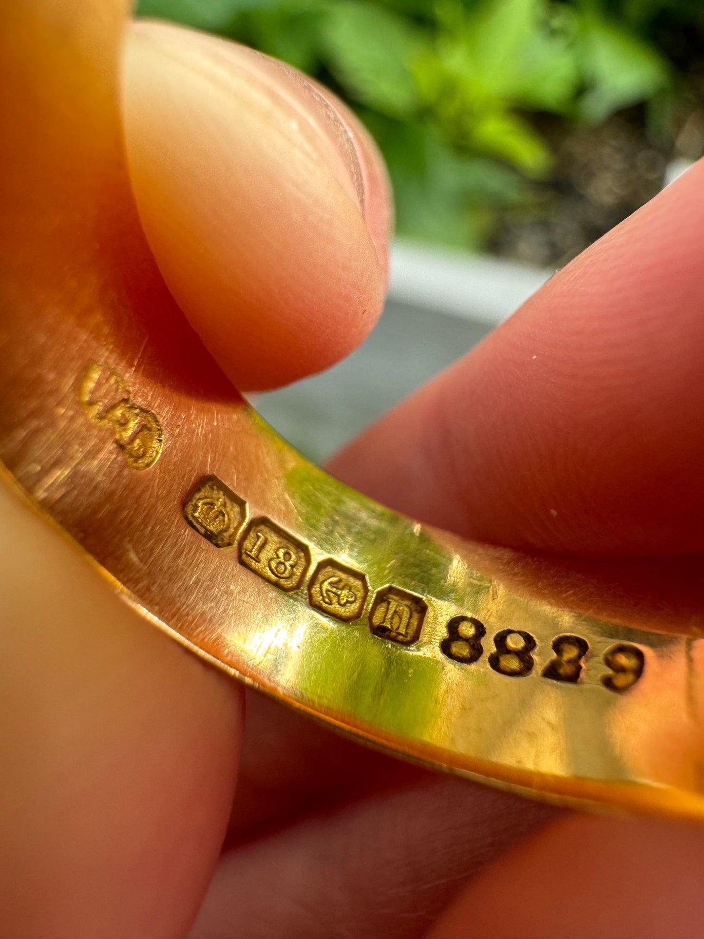 Antique 18ct yellow gold single cut diamond starset cigar band, 7mm wide