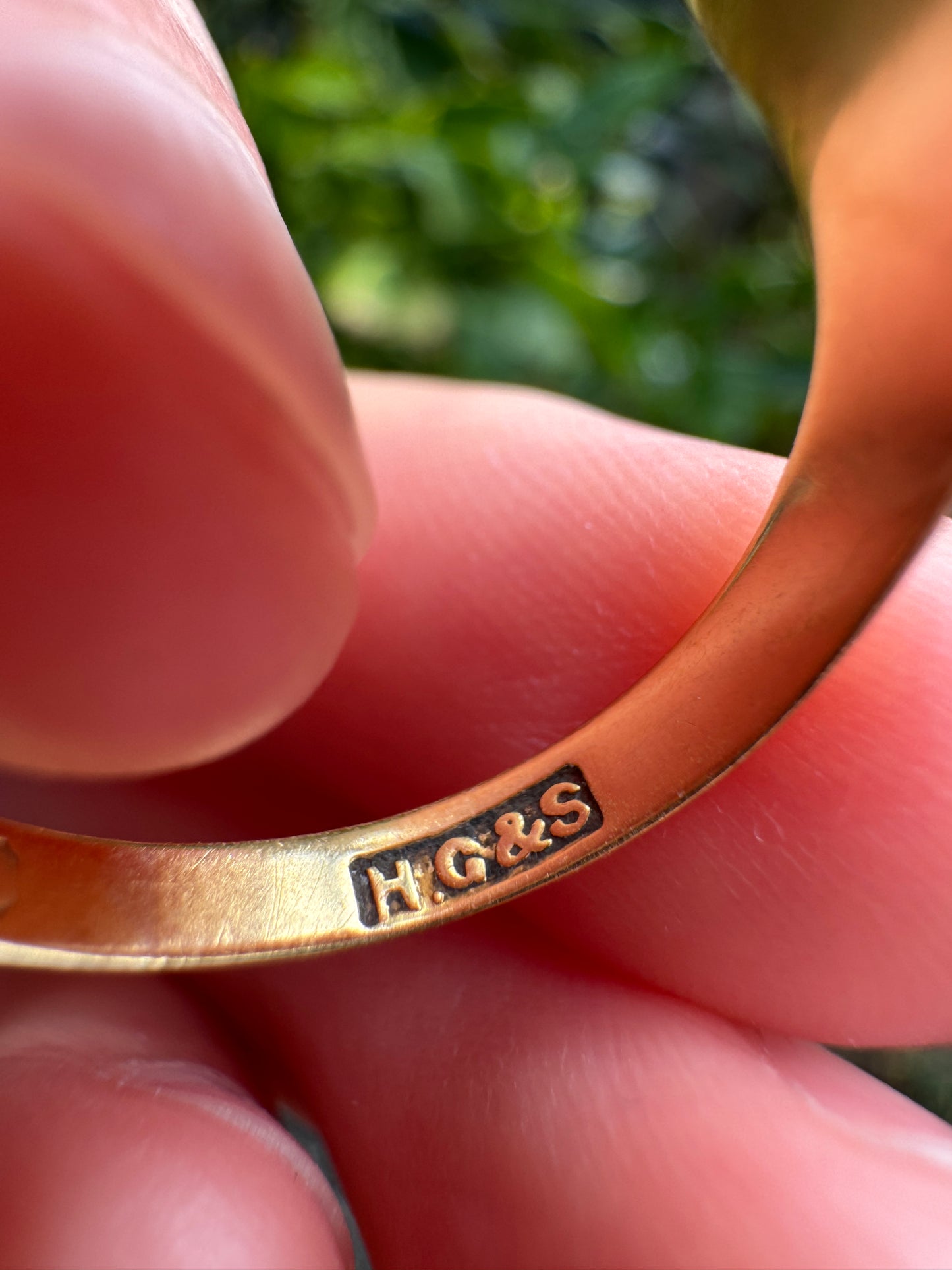 Vintage English 18ct yellow gold square signet ring