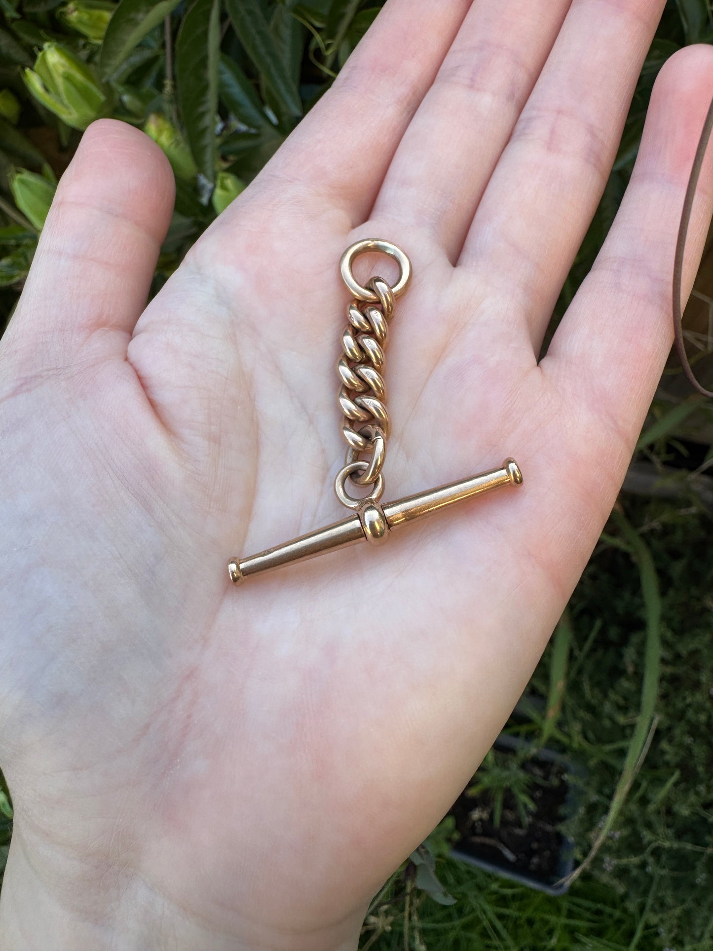 Antique 9ct yellow gold t-bar with extra gold links