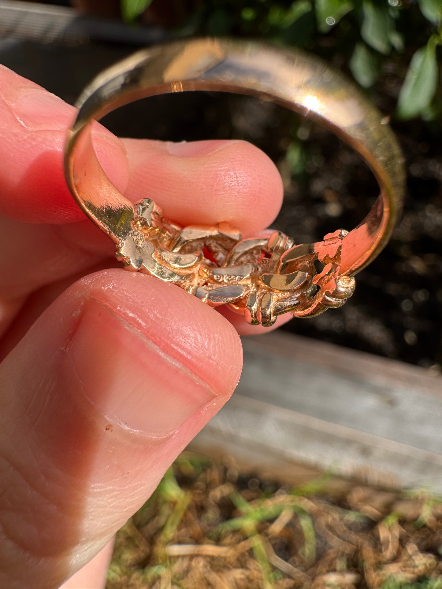 Antique 9ct rosy yellow gold knot ring