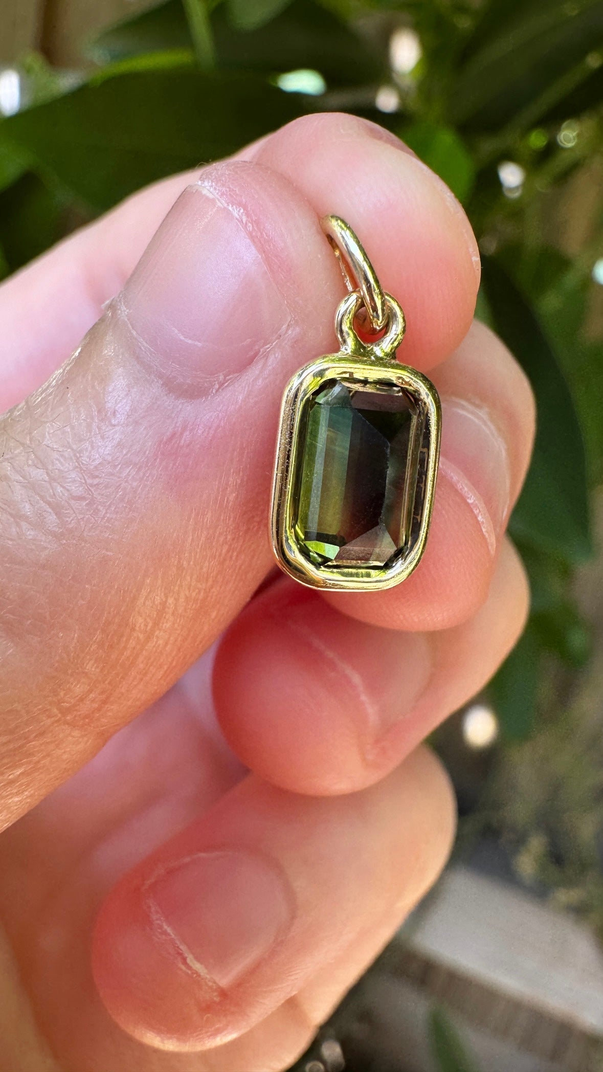 Custom handmade 9ct yellow gold 1.9ct Australian parti sapphire bezel set pendant