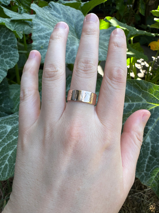 Antique 15ct rosy yellow gold 'IVY' engraved cigar band