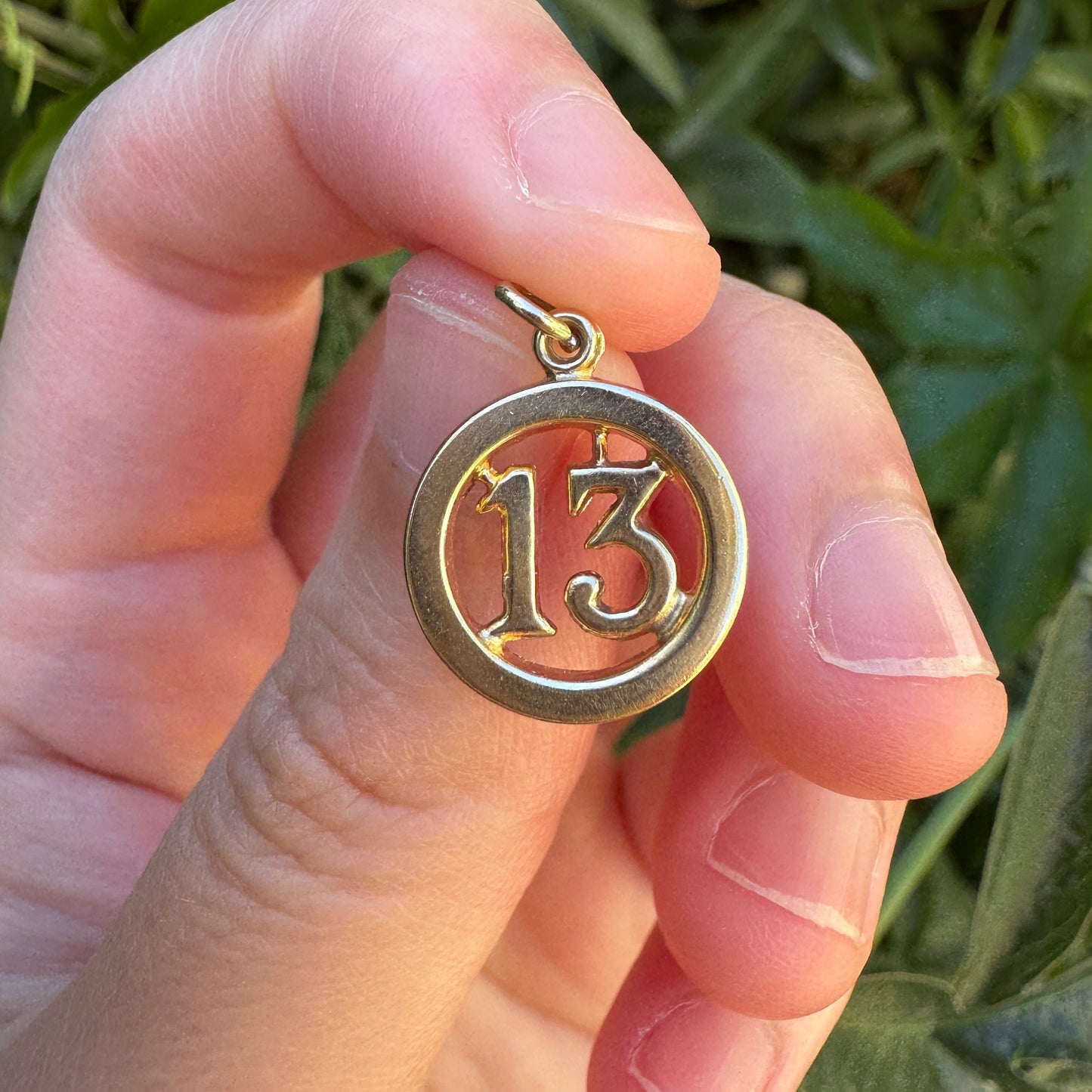 Vintage 9ct yellow gold '13' pendant