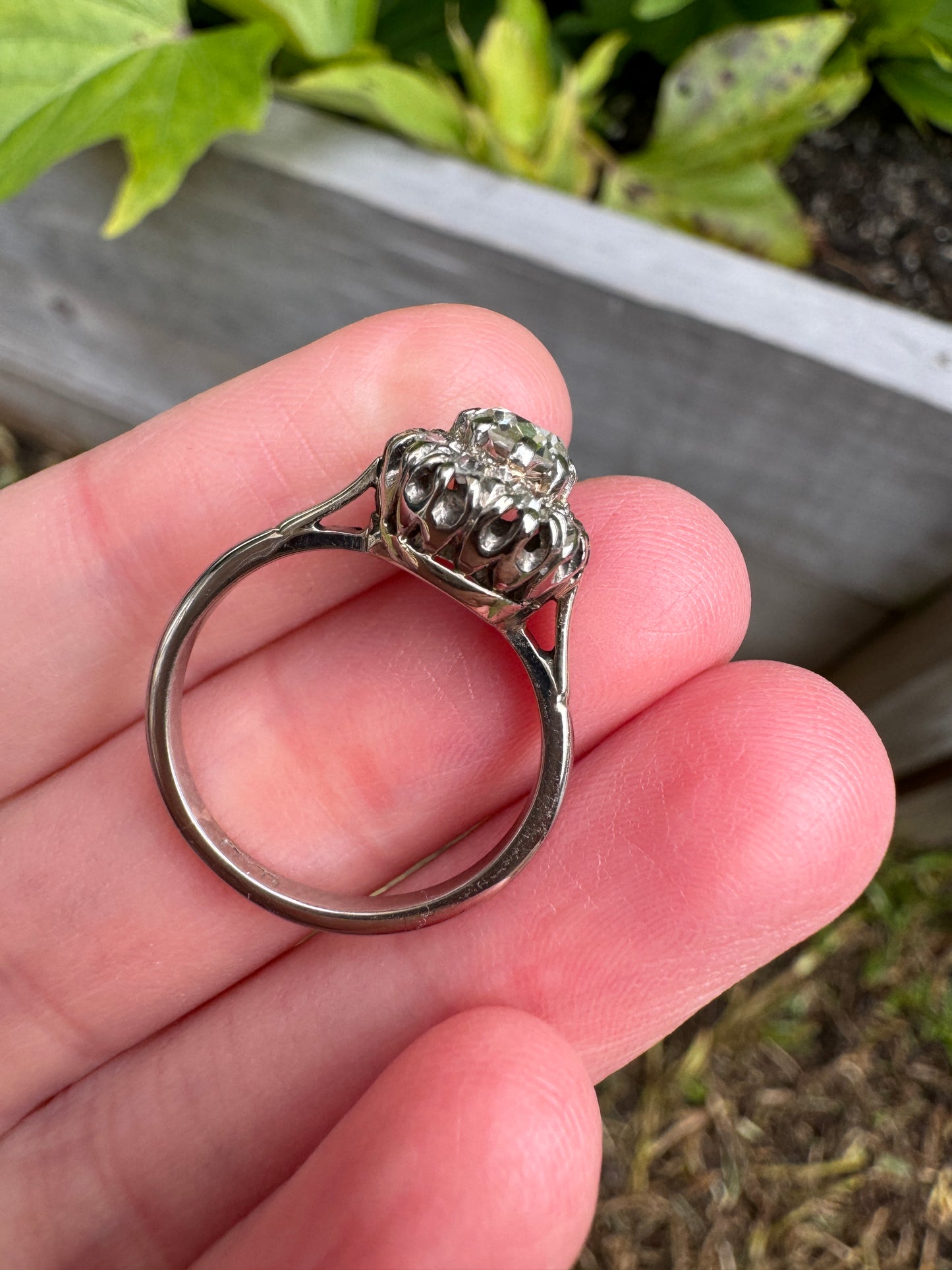Vintage 18ct white gold 0.75ct TCW old mine cut diamond cluster ring