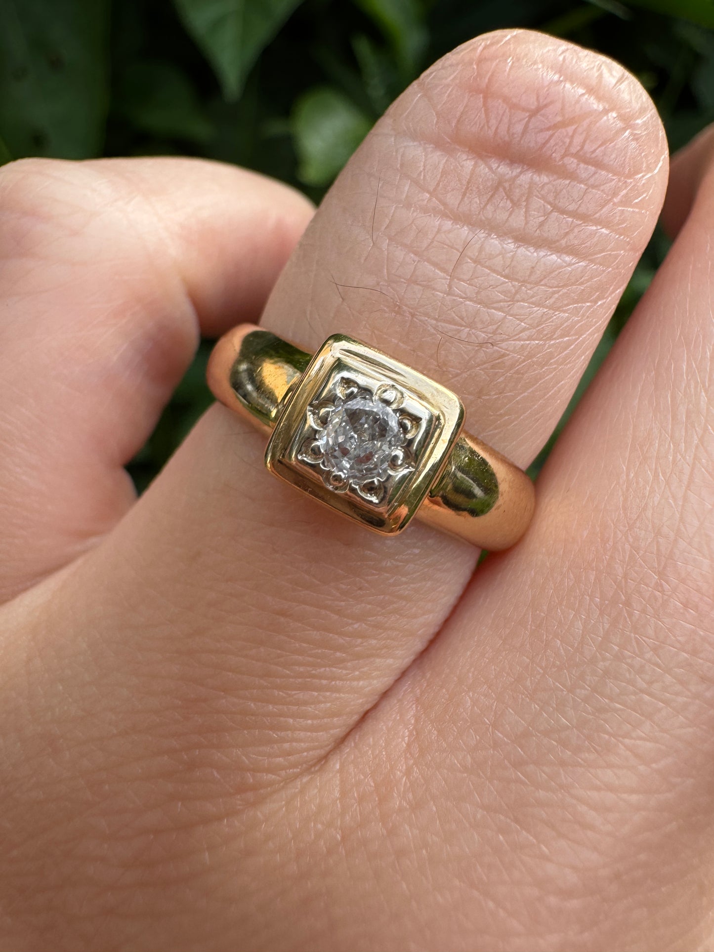 Vintage 9ct yellow gold 0.16ct cushion cut diamond gypsy ring