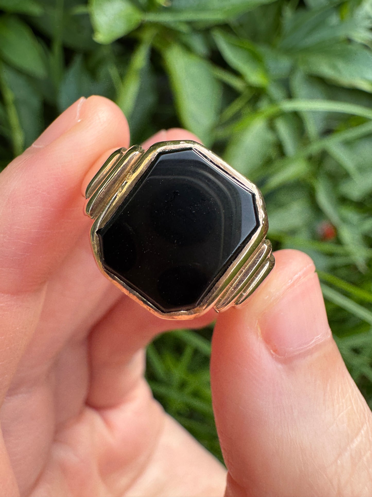 Vintage 9ct yellow gold onyx signet ring
