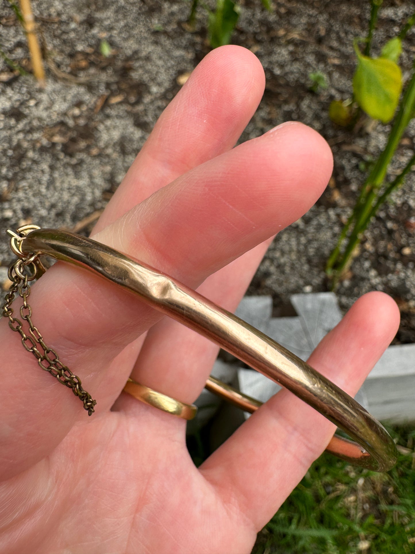 Vintage 9ct rosy yellow gold knot bangle