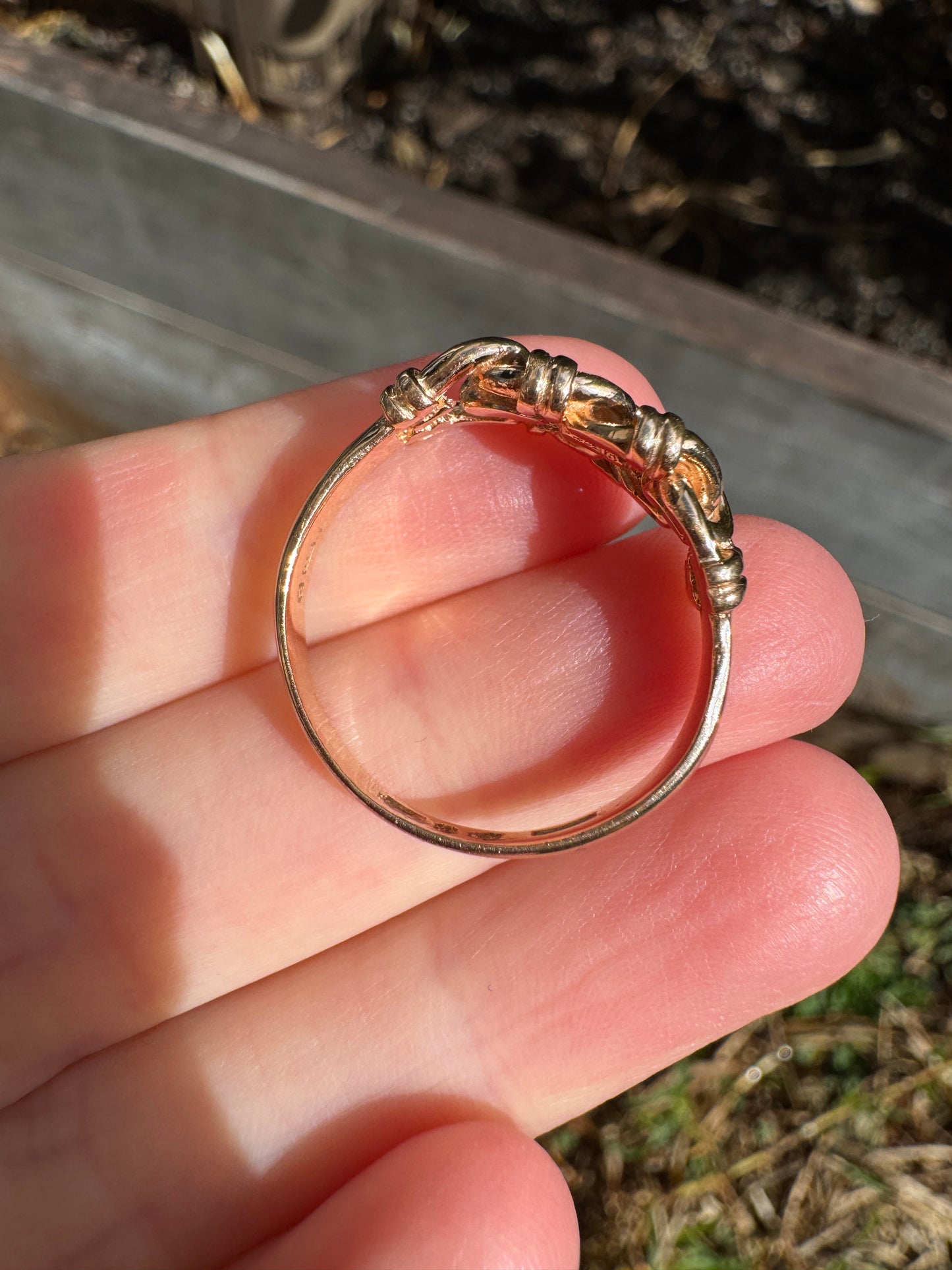 Antique 9ct rosy yellow gold knot ring