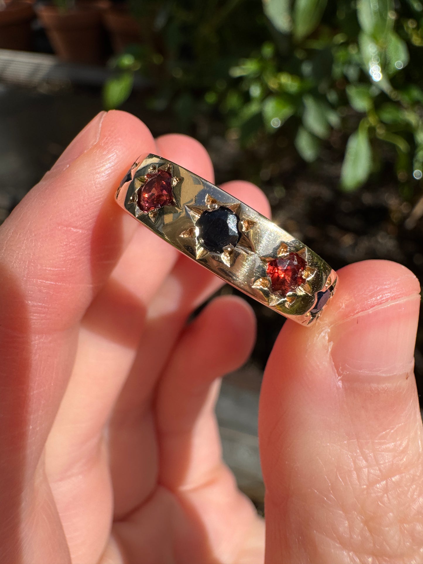 Vintage 14ct yellow gold 0.35ct TCW sapphire and 0.2ct TCW tourmaline starset gypsy ring