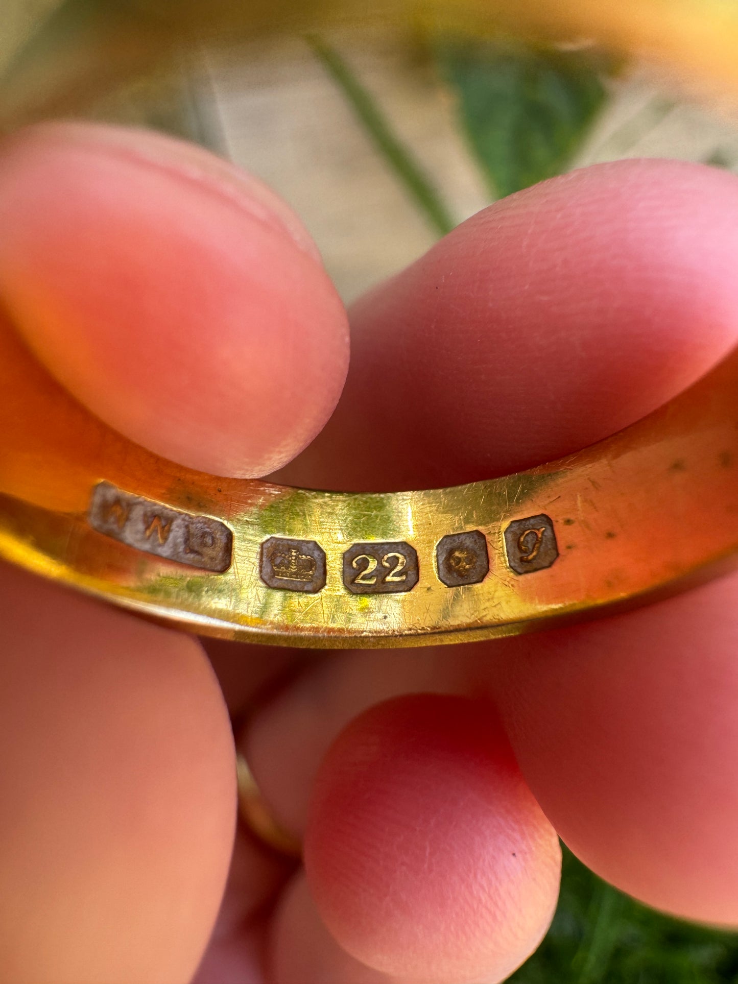 Vintage 22ct yellow gold floral engraved band, size L/5.75