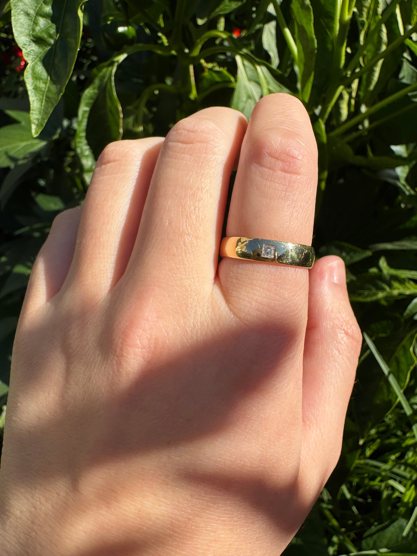 Vintage 18ct yellow gold Asscher cut diamond band