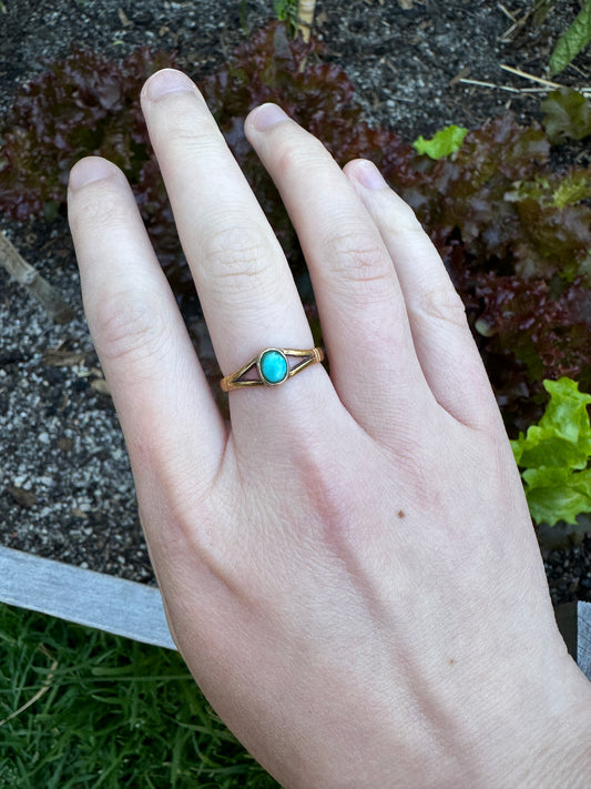 Antique 22ct yellow gold natural turquoise cabochon ring