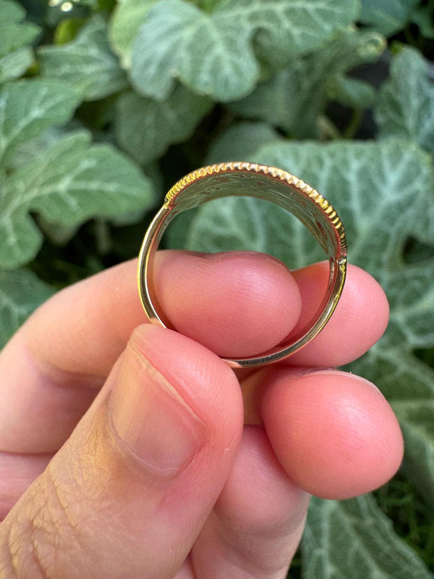 Vintage 22ct yellow gold half sovereign coin on 9ct yellow gold band ring