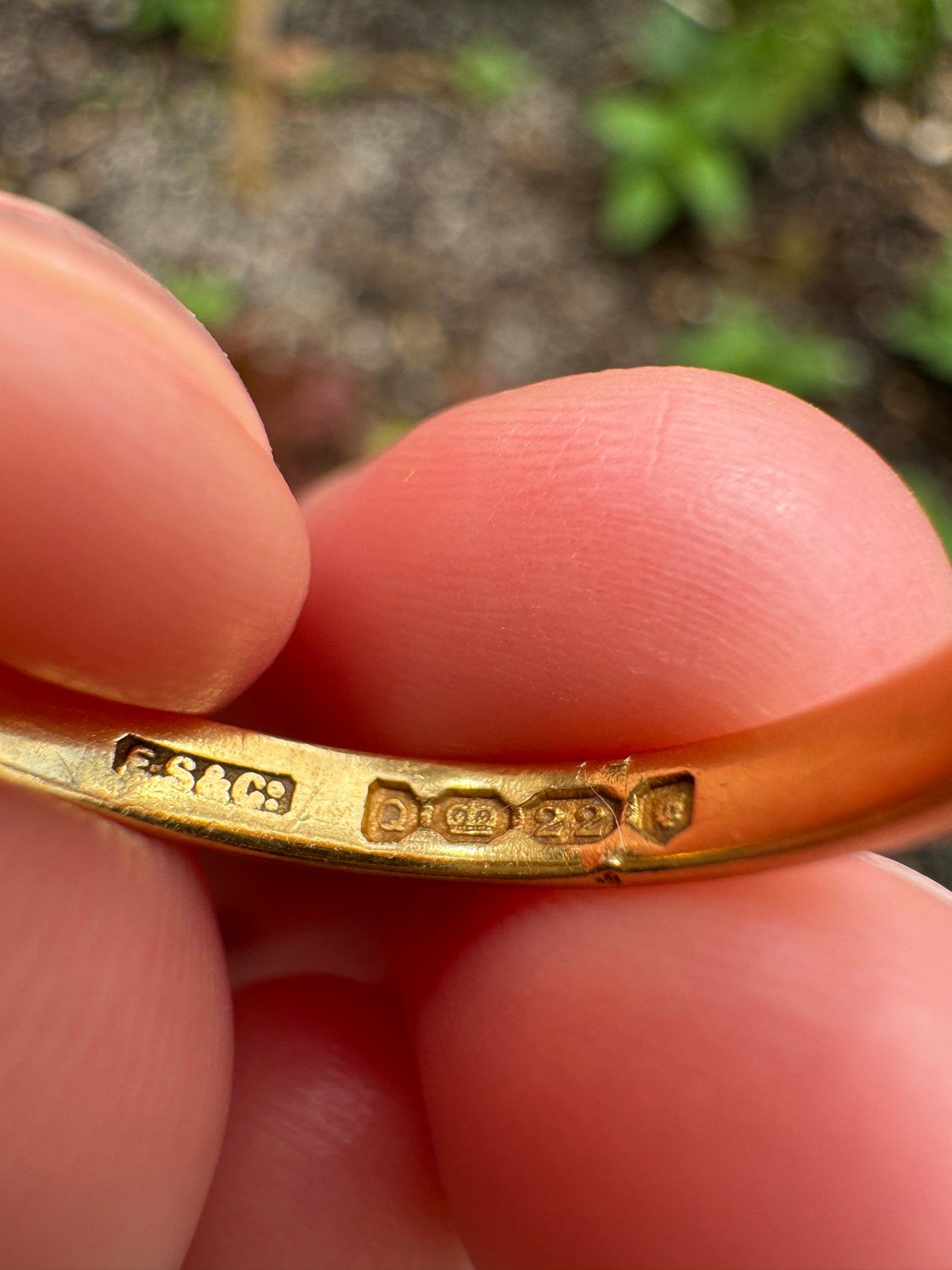 Vintage 22ct yellow gold band, 2mm wide (K.5/5.5)