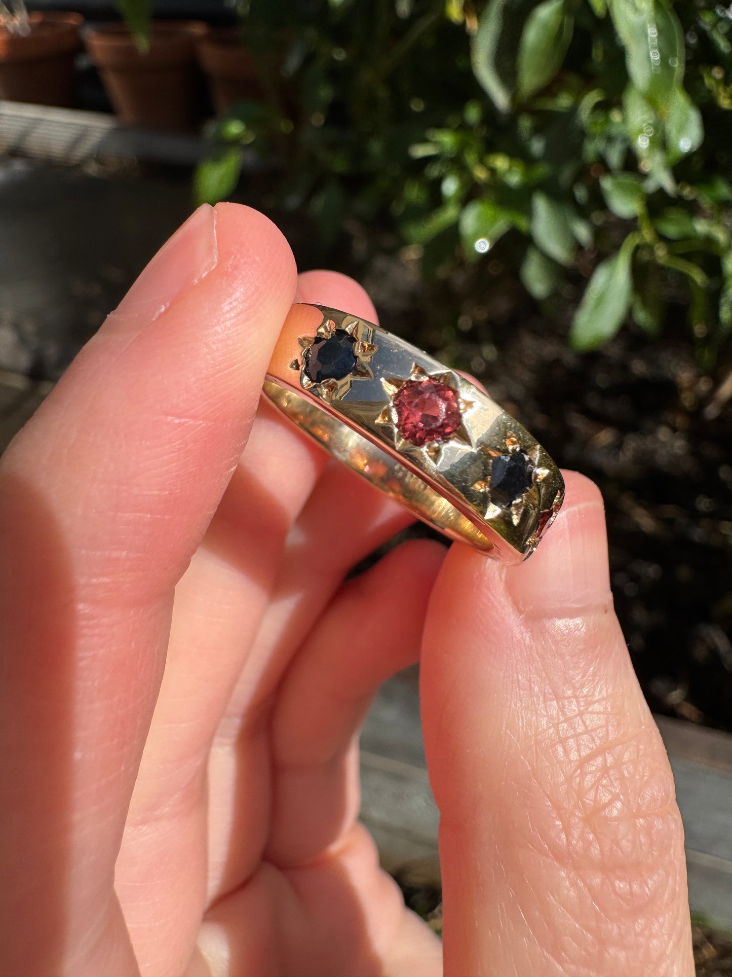 Vintage 14ct yellow gold 0.35ct TCW sapphire and 0.2ct TCW tourmaline starset gypsy ring