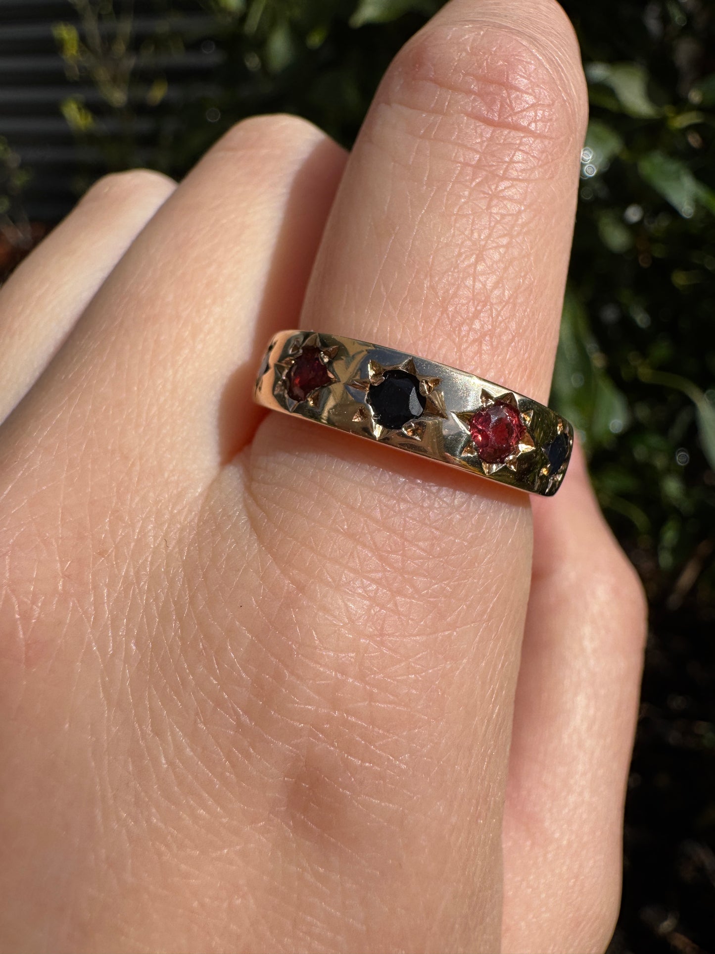 Vintage 14ct yellow gold 0.35ct TCW sapphire and 0.2ct TCW tourmaline starset gypsy ring