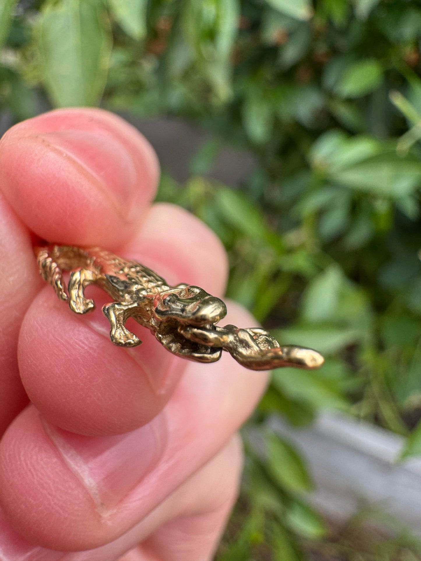Vintage 9ct yellow gold crocodile with person charm
