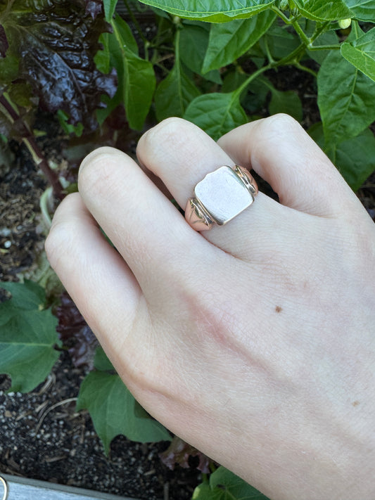 Antique Australian 9ct rosy yellow gold signet ring