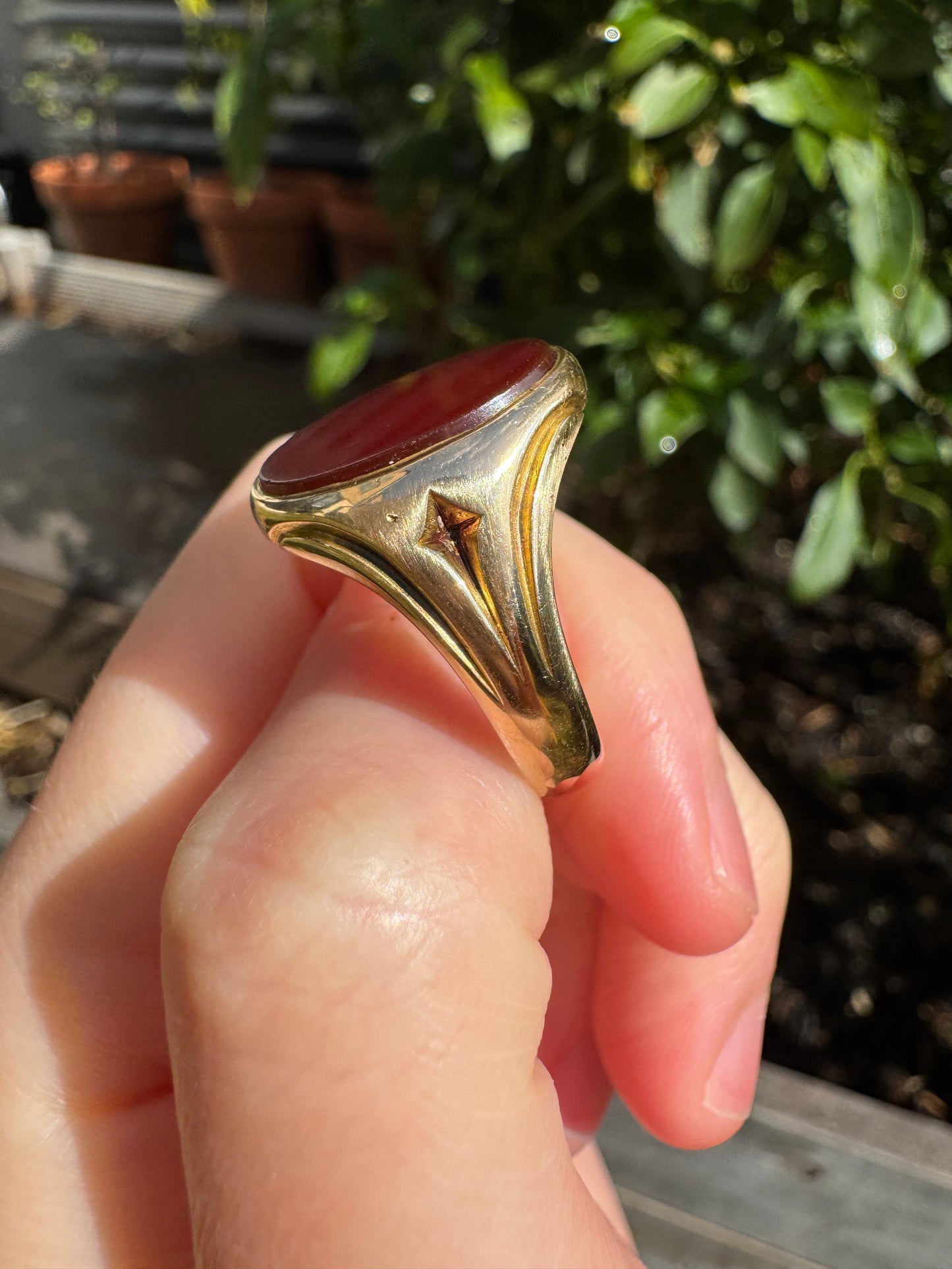 Antique Victorian 15ct yellow gold carnelian signet ring