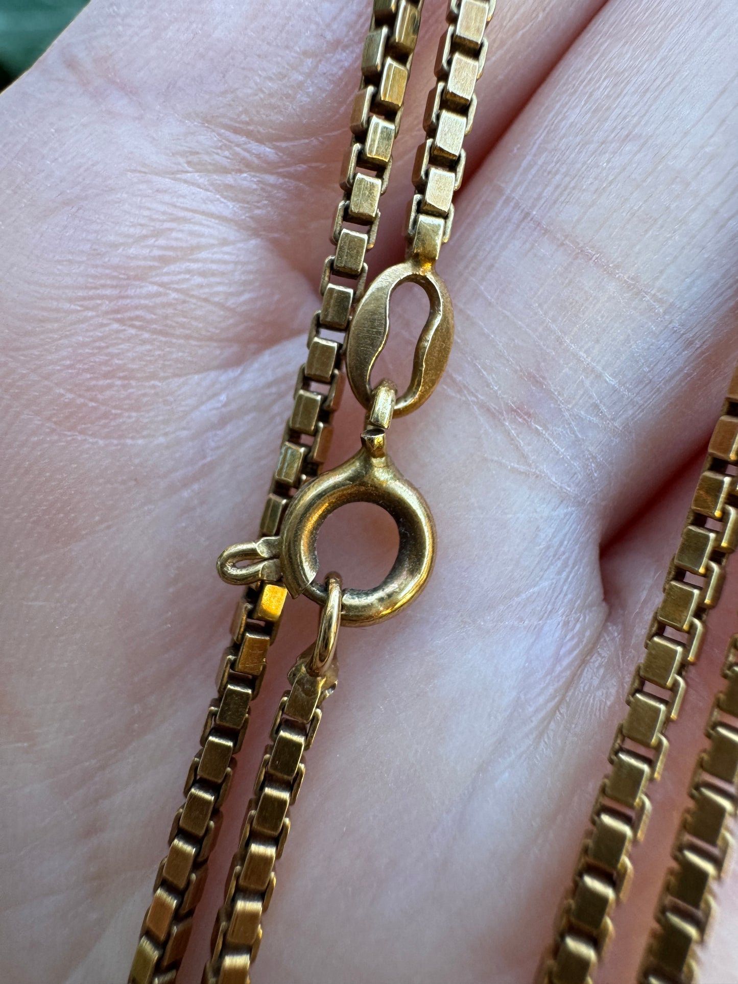 Vintage Italian 18ct yellow gold box chain, 60cm / 23.62 inches long