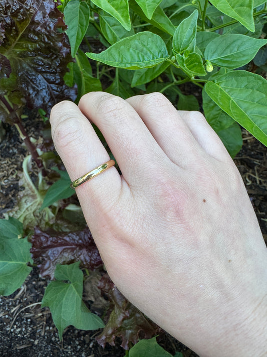 Vintage Australian 18ct yellow gold band, 2mm wide