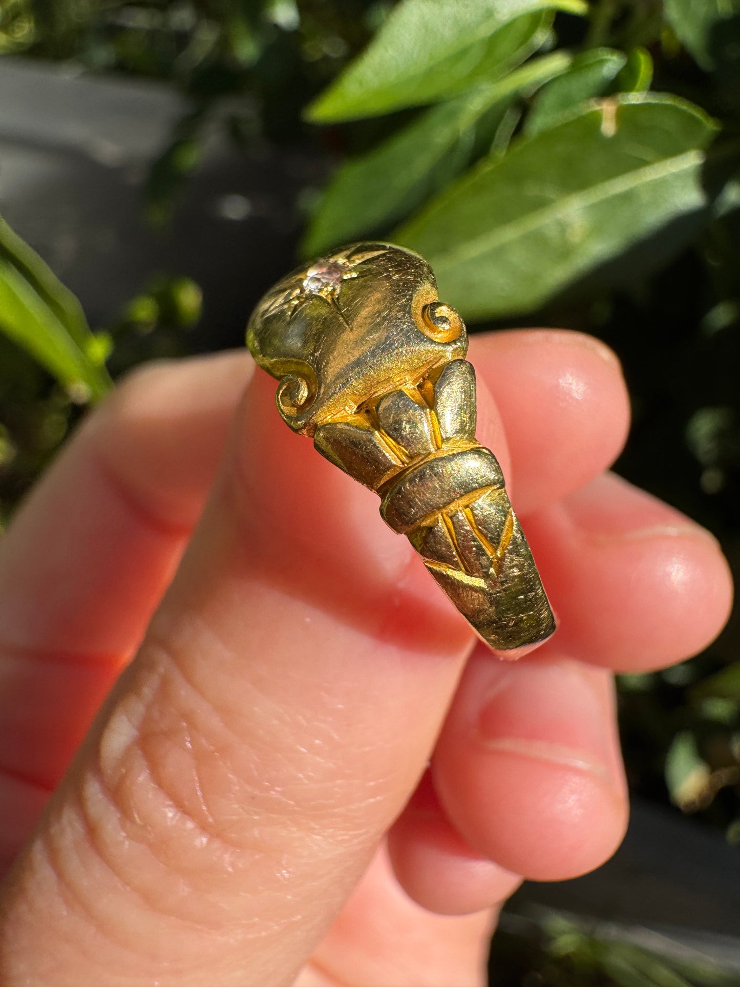 Antique 18ct yellow gold old mine cut diamond starset gypsy ring
