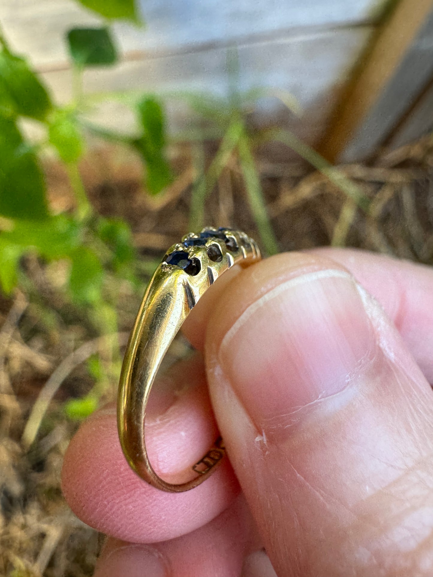 Antique Victorian 18ct yellow gold five stone natural sapphire boat ring