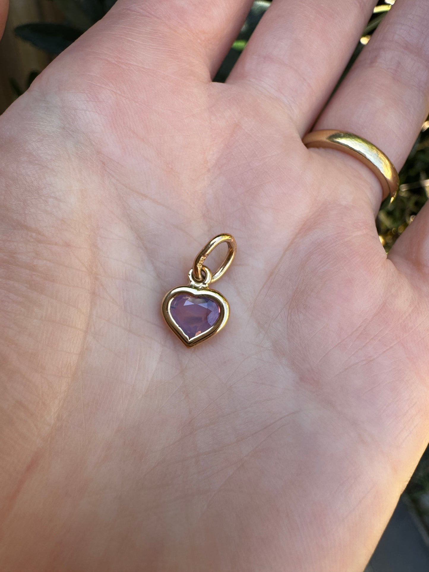 Custom 9ct yellow gold 0.66ct pink sapphire heart bezel set pendant