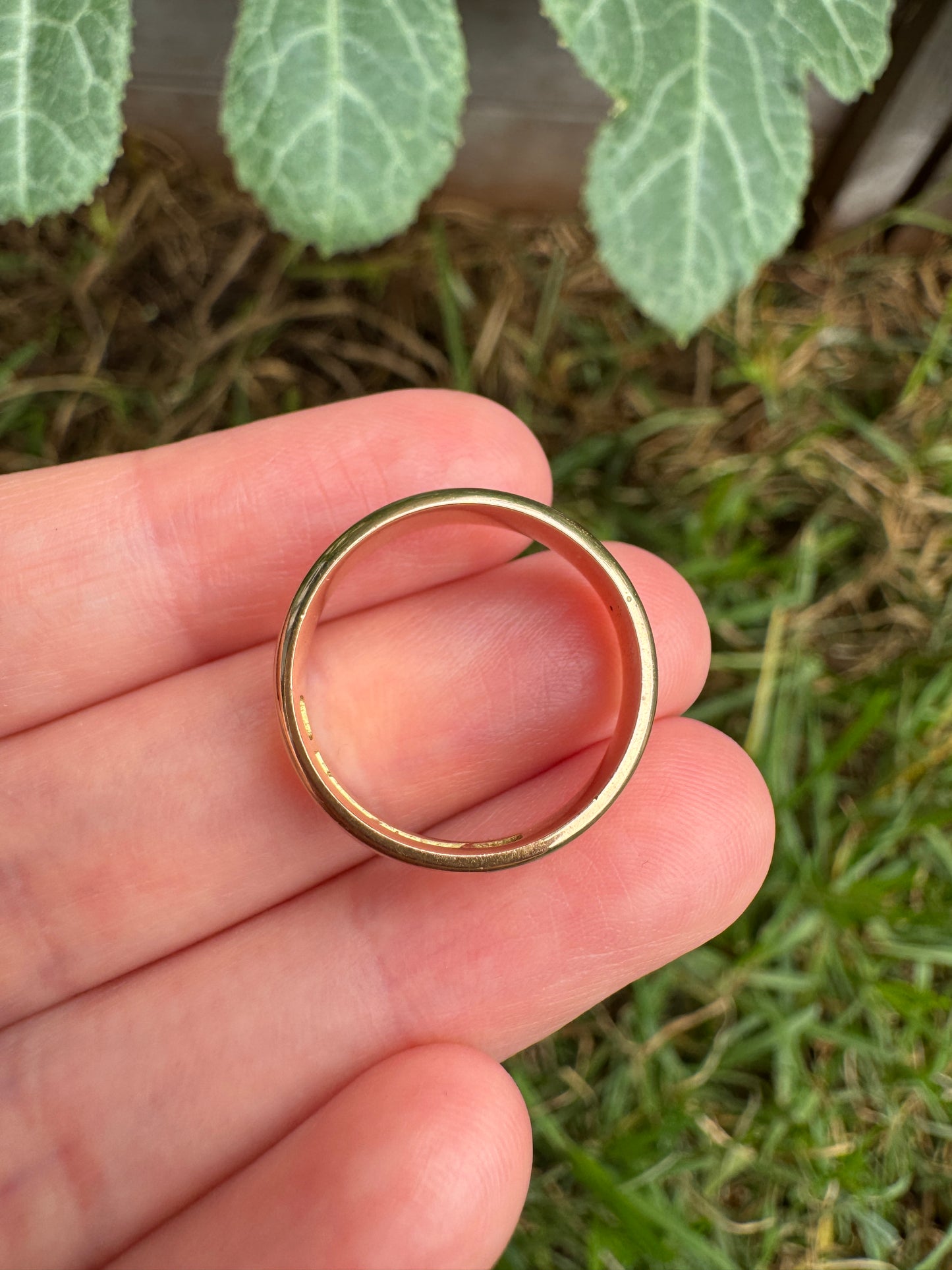 Antique Australian 18ct rosy yellow gold band, 5mm wide