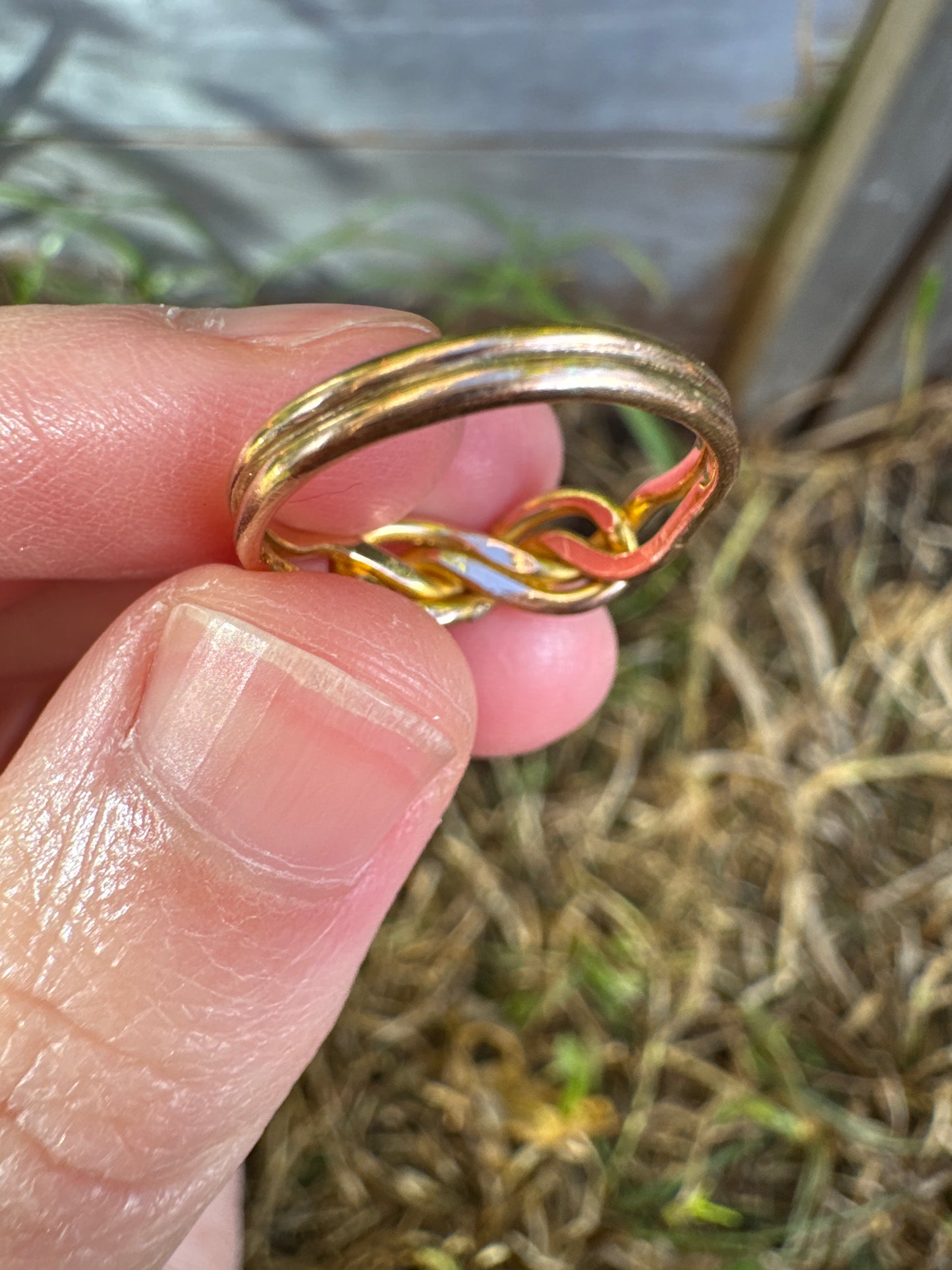 Antique Edwardian 9ct rosy yellow gold knot ring