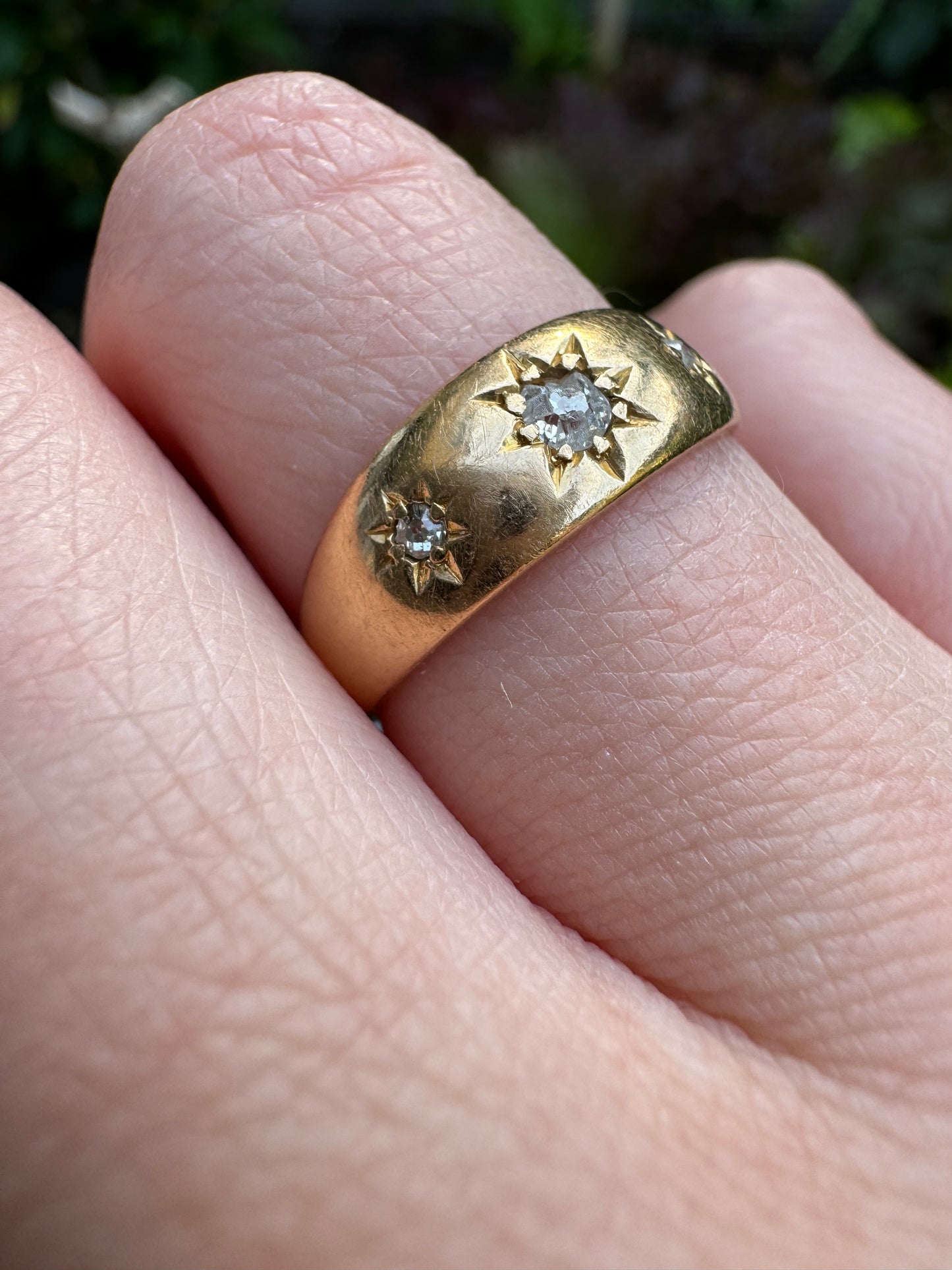 Antique 18ct yellow gold three stone 0.2ct TCW mixed old cut diamond starset gypsy ring